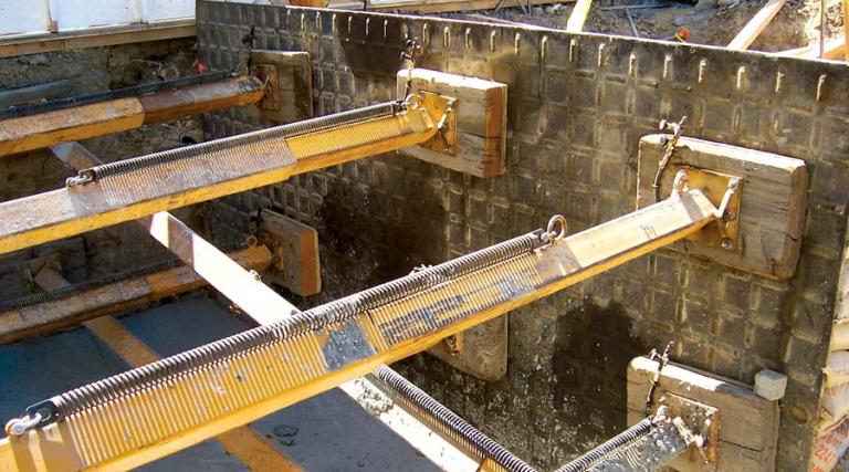 Timber-Mounted Hydraulic Shores - Trench Shoring Company - Shoring ...